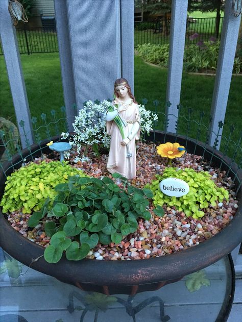 Grotto Ideas, Marian Garden, Atrium Garden, St Philomena, Front Porch Garden, Santa Filomena, Sacred Garden, Prayer Garden, Catholic Altar