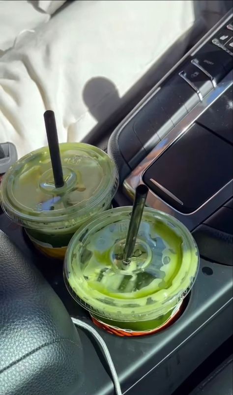 Resep Starbuck, Pretty Drinks, Healthy Lifestyle Inspiration, Green Juice, In Car, Green Aesthetic, Pretty Food, Aesthetic Food, A Car