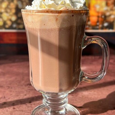 Vanilla Hot Chocolate, Chocolate Garnishes, Cozy Drinks, Dairy Alternatives, Types Of Chocolate, Chocolate Powder, Homemade Hot Chocolate, Vegetarian Chocolate, Holiday Treats