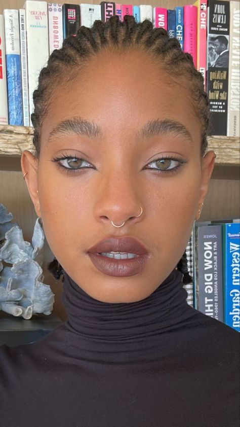 Closed Septum Piercing, Ethereal Makeup Black Women, Willow Smith Style, Makeup Alternative Grunge, Earring Placement, Septum Piercing Hoop, Swag Jewelry, Cute Nose Piercings, Medusa Piercing