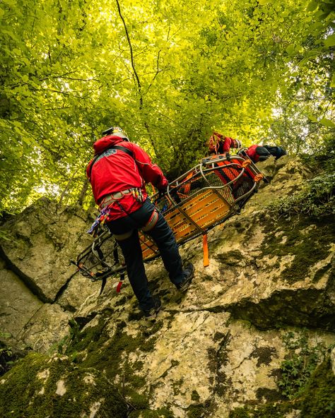 As an avid hiker, you don’t often think about what could happen if you’re in danger and who would come get you? 🚨 Mountain Rescue is a completely voluntary emergency service. They receive no government funding, no member is paid and every bit of resource they require has to be fundraised through charitable donations. ⛰️ In 2023, UK Mountain rescue teams had an average of 100 call outs a year per team. As volunteers, the @uknewsar team attend emergency call outs - all while doing their full ... Mountain Rescue, Rescue Team, Emergency Call, Eye Opening, Search And Rescue, Emergency Service, Get Outside, Government, Matter