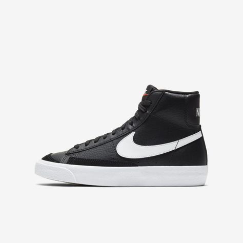 Blazers Black Nike, Black Blazers Shoes, Nike Black High Tops, Black Blazers Nike, Black Nike Blazer Outfit, Black Nike Blazers, Nike Blazer Mid 77 Black, Mid Blazers, Nike Blazers Womens