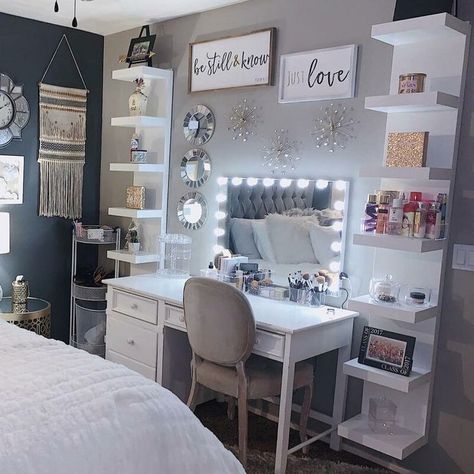 Beauty Room Vanity, Illuminated Mirror, Hollywood Makeup, Beauty Room Decor, Bedroom Decor For Teen Girls, Shaving Mirror, Dekorasi Kamar Tidur, Teen Room Decor, Redecorate Bedroom