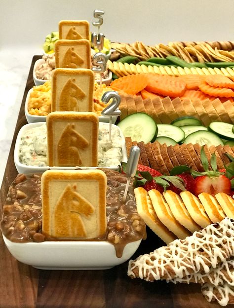 Easy Kentucky Derby Food, Horse Charcuterie Board, Preakness Party Food Ideas, Kentucky Derby Charcuterie Board, Kentucky Derby Appetizers, Dip Board, Preakness Party, Kentucky Derby Party Ideas, Derby Food