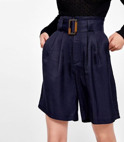 Zara Shorts With Belt Bermuda Shorts Outfit, Marta Ortega, Trouser Shorts, Shorts With Belt, Black Wardrobe, Zara Shorts, Shorts Women, Long Shorts, Summer Trends