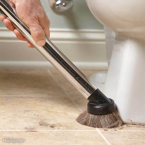 Do you ever find yourself chasing strands of wet hair or running into dust balls in the corners with your sponge or cleaning rag? You can eliminate this nuisance by vacuuming the bathroom before you get out your cleaning solutions. For a really thorough cleaning, start at the top, vacuuming the dust from light fixtures and the top of window casings. Then work your way down. And finally, vacuum the floor methodically so you cover every inch. You don't want to leave any stray hair or dust bunni... Clean Baking Pans, Cleaning Painted Walls, Glass Cooktop, Astuces Diy, Bathroom Cleaning Hacks, Deep Cleaning Tips, Household Cleaning Tips, Cleaners Homemade, Clean Dishwasher