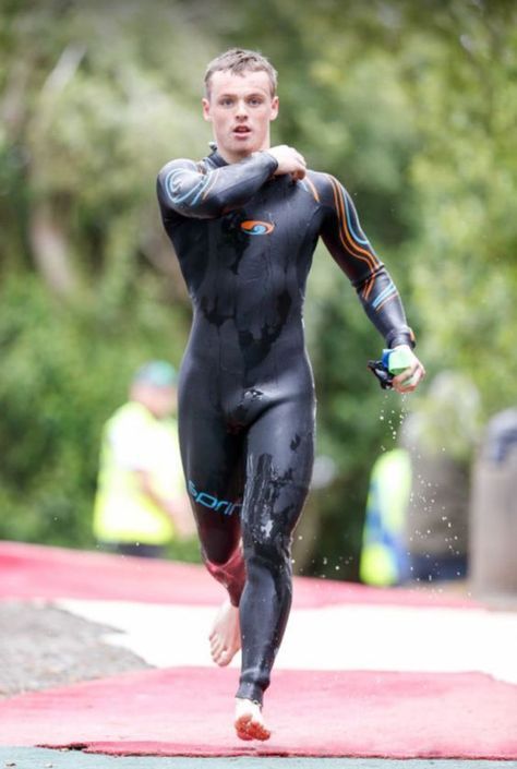 images form the web 'banked' for later! Tumblr, Triathlon Wetsuit, Diving Wetsuits, Wetsuit Men, Mens Leather Clothing, Gym Outfit Men, Puffy Coat, Sports Uniforms, Athletic Men