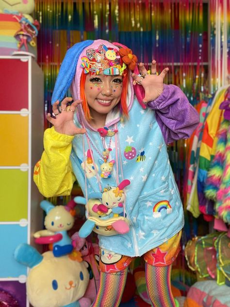 Dark Decora Fashion Outfits, Cybr Grl Outfit, Hyperpop Fashion, Decora Kei Outfits, Candy Outfits, Decora Fashion Outfits, Cybr Grl, Decora Kei Fashion, J Fashion Harajuku