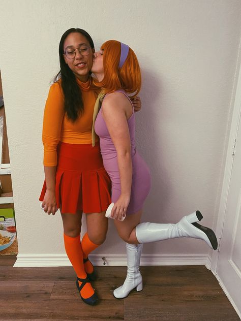 Cute Halloween Costumes For Lesbian Couple, Easy Lesbian Couple Halloween Costumes, Couple Costume Lesbian, Lesbian Couple Halloween Costumes Ideas, Couples Halloween Costume Ideas For Lesbians, Sapphic Couple Costume, Wlw Matching Halloween Costumes, Lesbian Couple Cosplay Ideas, Cute Wlw Halloween Costumes