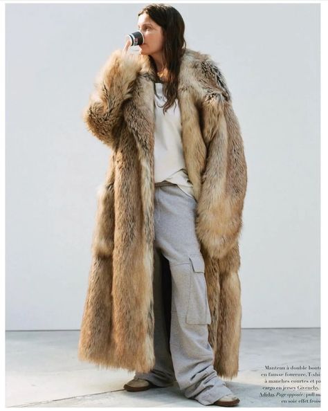 12 11 23 - Juliana Salazar Fur Coat Outfit, Laetitia Casta, Winter Fits, Coat Outfits, Fur Fashion, Harper's Bazaar, Mode Inspiration, Fashion Killa, Autumn Winter Fashion