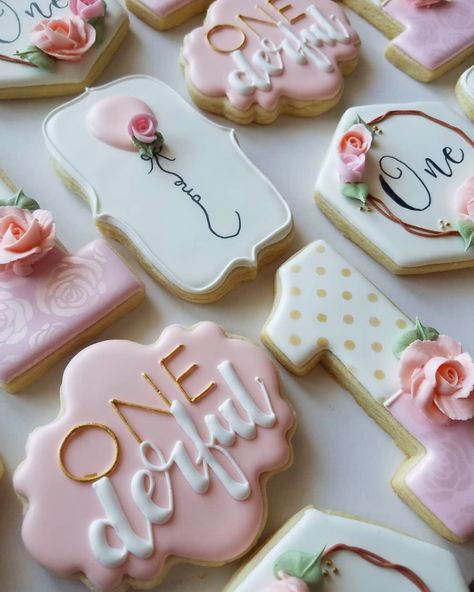 427 Likes, 11 Comments - Lisette Cookie Studio (@lisettecookiestudio) on Instagram: “Simply ONEderful. #birthdaycookies #1stbirthdaycookies . . . . #cookies #cookiesofinstagram…” She’s Onederful Birthday, One Derful Birthday Theme, Onderful Girl Birthday Cake, Isnt She Onederful Birthday Theme Cookies, Onderful Girl Birthday, Oh What Fun It Is To Be One Birthday Cookies, Isnt She Onederful Birthday Theme Decorations, Isnt She Onederful Birthday Theme Food, Little Miss Onederful Cookies