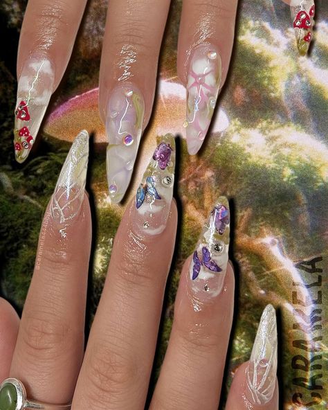 CARAMELA by *+•sabrina•+* on Instagram: “🍄🧚‍♀️enchanted fairy garden vibes🧚‍♀️✨ . the iridescent fairy wings are my fav!!😭🥺 . [gelx almond long + tier 3 nail art] . #fairycore…” Iridescent Fairy Wings, Iridescent Fairy, Fairy Nails, Quinceanera Nails, Enchanted Fairy, Romantic Nails, Punk Nails, Fall Nail Trends, Aesthetic Nails