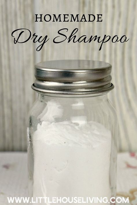 Ever wanted to make homemade dry shampoo? This simple recipe for DIY Dry Shampoo can be made with a few ingredients you already have in your pantry and works well for any hair color. #dryshampoo #diy #makeyourown #diydryshampoo #homemadedryshampoo Arrowroot Dry Shampoo Diy, Low Thyroid Remedies, Diy Shampoo Recipe, Homemade Dry Shampoo, Baking Soda For Hair, Baking Soda Benefits, Diy Dry Shampoo, Shampoo Recipe, Natural Things