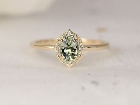 Gold Engagement Ring Gemstone, Engagement Rings Boho Hippie, Green Sapphire And Diamond Engagement Ring, Non Traditional Unique Engagement Rings Vintage Beautiful, Green Stone Engagement Ring Gold, Gold Wedding Rings Colored Stone, Vintage Color Engagement Rings, Vintage Colored Engagement Rings, Engagement Ring With Colored Stones