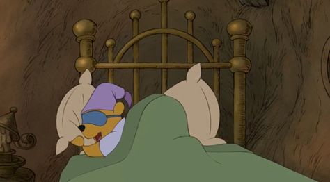 Winnie the Pooh in bed Winnie The Pooh And Friends, Winnie The Pooh Friends, Pooh And Friends, Old Disney, Pooh Bear, Cartoon Pics, Disney Pixar, Pixar, Winnie The Pooh