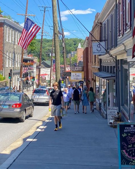 Historic Ellicott City has a little bit of everything for you and your family to explore! Historic museums, murals, and the coziest restaurants and shops!  Karen Dawkins joined one of the Howard County FAM Tours and shared all about her adventures on her blog. See this historic town through their eyes at: https://familytravelsonabudget.com/downtown-ellicott-city/ Milkshake Bar, Orange Beach Alabama, Cozy Restaurant, Toddler School, Ellicott City, City Family, City Vacation, Cozy Cafe, Native American History