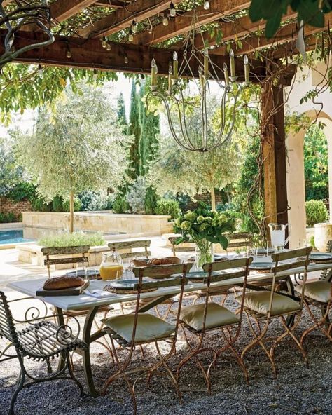 Tara Shaw, French Courtyard, Pea Gravel Patio, Backyard Dining, Dining Area Design, Gravel Patio, Hello Lovely, French Garden, Garden Seating