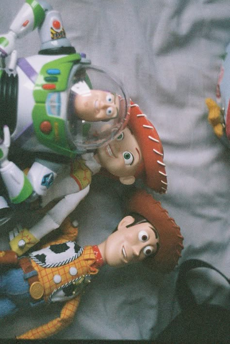 woodies Toy Story Movie, Toy Story 3, K Wallpaper, Whatsapp Wallpaper, Wallpaper Tumblr, Woody Toy Story, Wallpaper Iphone Disney, Disney Aesthetic, Movie Wallpapers