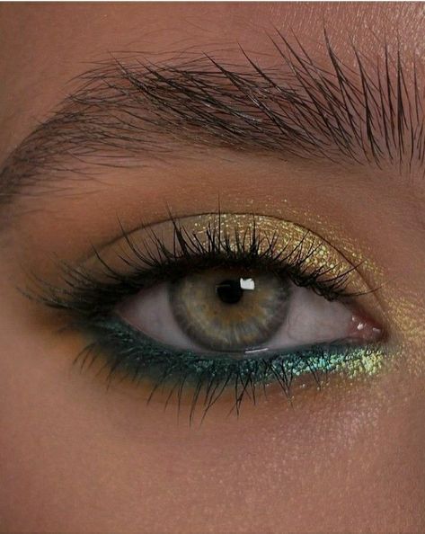 Festival Make Up, Smink Inspiration, Makijaż Smokey Eye, Dope Makeup, Eye Makeup Art, Makeup Pictures, روتين العناية بالبشرة, Prom Makeup, Makeup Eyeliner