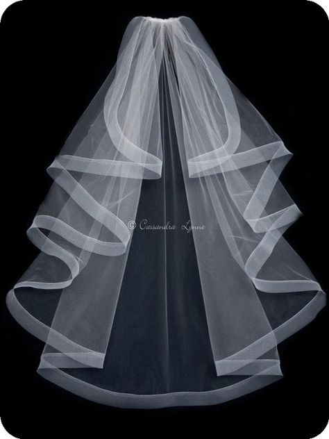 Diy Wedding Veil, Detail Couture, Projek Menjahit, Wedding Bridal Veils, Metal Comb, Wedding Dress With Veil, Fashion Sewing Tutorials, Skirt Patterns Sewing, Bridal Look