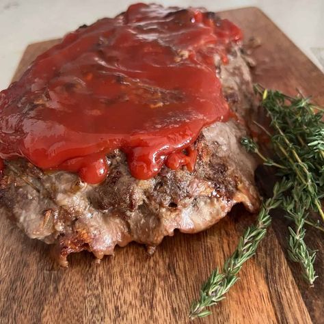 If you love meatloaf recipes then you are going to love this meatloaf Recipe from Ina Garten. Her Roast Chicken recipe is Meatloaf Recipes Ina Garten, Chinese Peanut Sauce, Ina Garten Meatloaf, Peanut Sauce Stir Fry, Peanut Chicken Stir Fry, Ina Garten Meatloaf Recipe, Slow Cooker Cashew Chicken, Roast Chicken Recipe, Perfect Roast Chicken