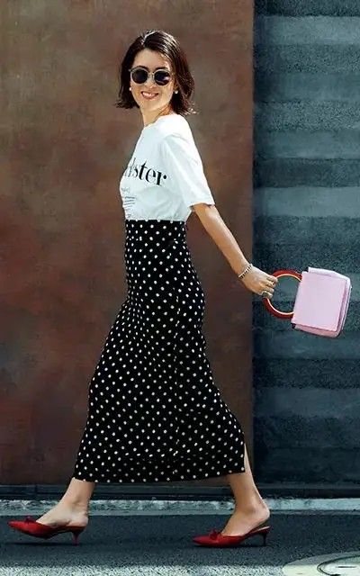 Polka Dot Long Skirt Outfit, Polka Dot Skirt Outfit Work, Long Polka Dot Skirt Outfit, Polka Dot Maxi Skirt Outfit, Black And White Floral Skirt Outfit, Black And White Polka Dot Skirt Outfit, Navy Polka Dot Skirt Outfit, Polka Dot Skirt Outfit Summer, Polka Dots Skirt Outfit