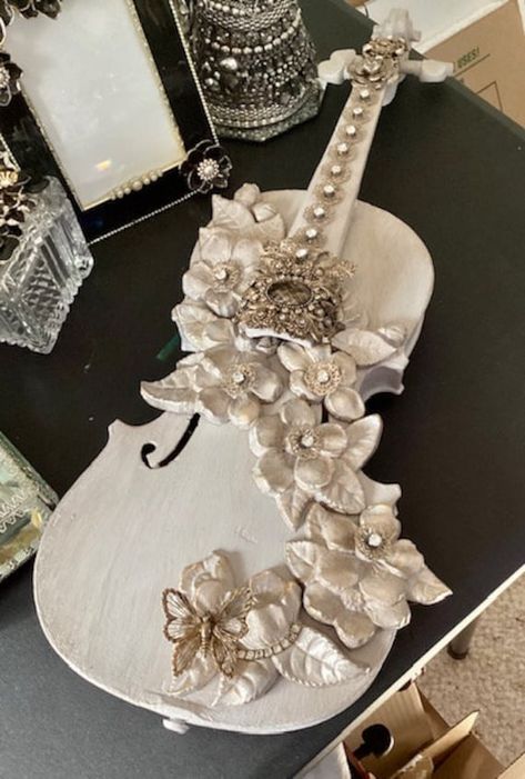 This is a vintage violin that I completely upcycled into a unique and beautiful decorative accent. The violin is painted a pale grey/beige and topped with antiquing medium. I created a cascade of resin flowers and leaves painted in the grey/beige and then dry brushed with metallic gold to highlight the details. antique gold tone and rhinestone jewels are added to make this a unique and beautiful decorative accessory for your home or as a gift for the violinist or musician in your life. For more beautiful decor, visit my shop at: https://www.etsy.com/shop/ArcMosaicsandJewels   I package very carefully however in the rare event that something arrives damaged, please take detailed photos of the item in the box, all the packaging materials ( paper and bubble), the condition of the carton and t Rare Items, Violin Decoration Ideas, Handcraft Ideas, Shabby Chic Violin, Steampunk Mixed Media Art, Cool Violins, Turquoise Furniture, Violin Art, Violin Design