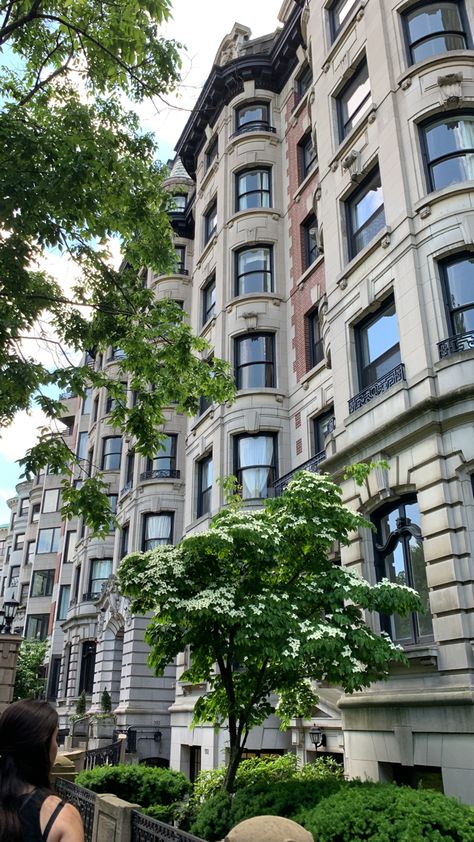 Cute building in boston | White | #building #wallpaper #lockscreen #boston #city #white #vibes #clean #spring #summer #homescreen #iphonewallpapers #iphonephotography #iphone #sunny Boston Iphone Wallpaper, Boston Wallpaper Iphone, Boston Wallpaper, Summer Homescreen, Building Wallpaper, Boston Street, Boston City, Wallpaper Themes, White Building