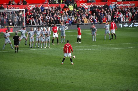 CR Shot Young Messi, Ronaldo Free Kick, Sport English, Thames Path, Southeast London, British Things, Premier League Teams, Ronaldo Junior, Ronaldo Cristiano