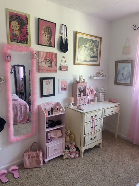 pink room Organisation, Pink Y2k Apartment, Pink Small Room Ideas, Room Inspiration Bunk Bed, Pinterest Inspo Board, 90 Room Aesthetic, Y2k Room Aesthetic Pink, Pink Aesthetic House Decor, Cute Room Ideas Modern