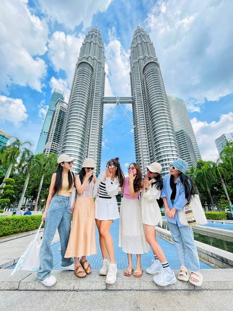 Kuala Lumpur Outfit Ideas, Sentosa Island Singapore Outfit, Singapore Style Outfits, Outfits For Singapore Trip, Singapore Outfit Travel, Malaysia Outfit Ideas, Singapore Outfit Ideas, Malaysia Outfit, Malaysia Dress