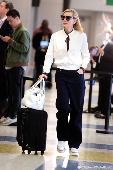 Cate Blanchett Street Style Cate Blanchett Street Style, Catherine Élise Blanchett, Jfk Airport, Cate Blanchett, Style Crush, 가을 패션, Airport Outfit, Look Chic, Travel Outfit