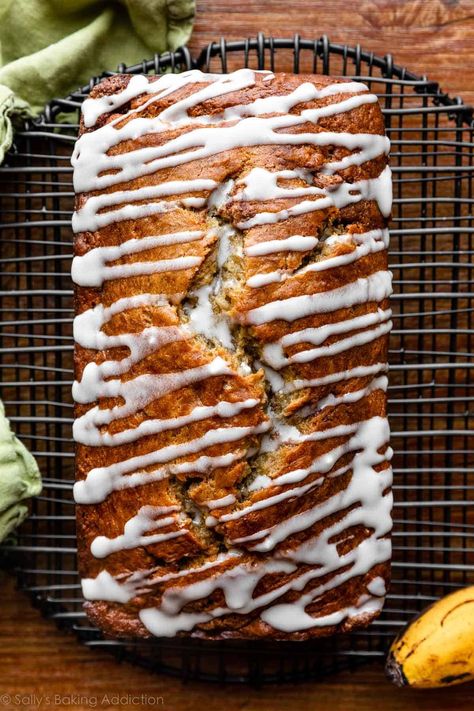 Cinnamon Swirl Banana Bread - Sally's Baking Addiction Vanilla Icing Recipe, Peanut Butter Cake Recipe, Cinnamon Swirl Banana Bread, Banana Bundt Cake, Cinnamon Banana Bread, Banana Bundt, Peanut Butter Banana Bread, Cinnamon Swirl Bread, Banana Bread Muffins