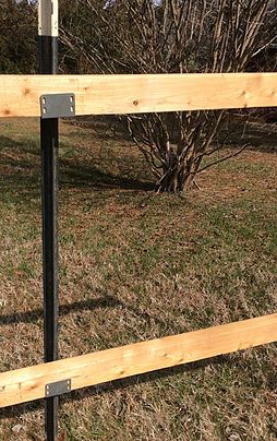 Porch Building Ideas Diy, Yard Dividing Fence, Black T Post Fence, Wood And Cattle Panel Fence, Easy Garden Fencing, Metal Post Fence Ideas, Above Ground Fence Ideas, Fencing For Horses, Fence On A Budget Diy