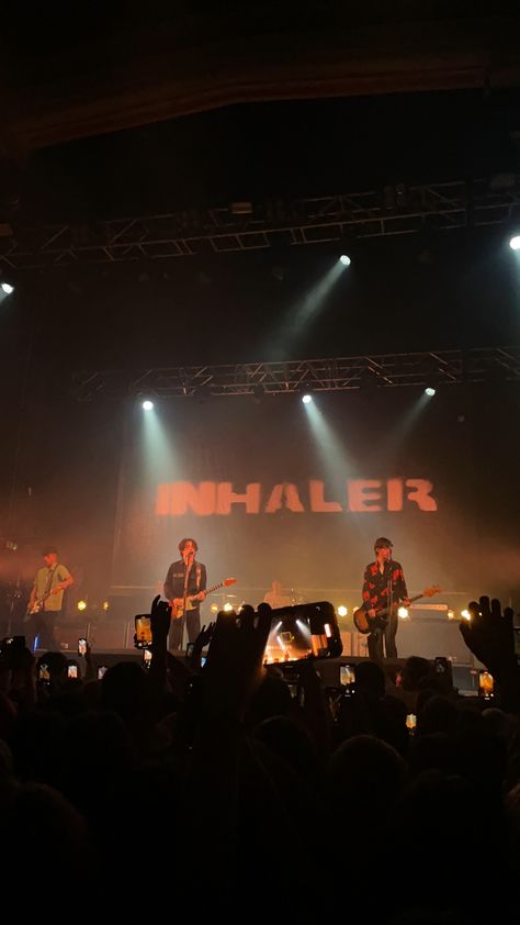 Inhaler Concert Aesthetic, Inhaler Laptop Wallpaper, Inhaler Band Aesthetic, Inhaler Aesthetic, Inhaler Concert, Inhaler Band, Concert Signs, Severe Asthma, Magical Life