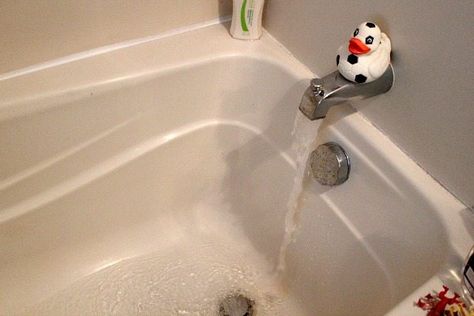 Are you looking for a way to clear to your clogged tub drain?  One that's chemical free, super simple and actually works!  Check out this trick so obvious you'll be surprised you missed it. Unclog Tub Drain, Unclog Bathtub Drain, Drain Unclogger, Clogged Drain Bathtub, Bathtub Drain Stopper, Toilet Drain, Drain Repair, Unclog Drain, Best Cleaner