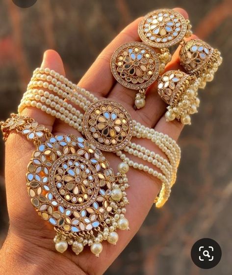 Simple Necklace Designs, Wedding Jewellery Designs, Unique Wedding Jewelry, Beautiful Bangles, Bridal Jewelry Sets Brides, Wedding Jewelry Sets Bridal Jewellery, Indian Wedding Jewelry Sets, Bride Jewelry Set, Jewelry For Girls