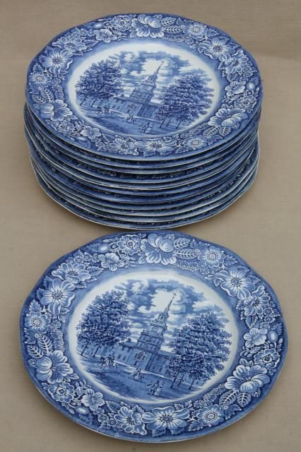 Liberty Blue Staffordshire vintage china dinner plates set of 12 Independence Hall Liberty Blue Dishes, Kitchen Smeg, Beautiful Dinnerware, Amber Glassware, Wedgwood China, Independence Hall, Collectible China, Blue Dishes, Liberty Blue