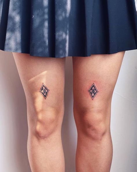 Tattoo Knee Woman, Below Knee Tattoo, Plate Tattoo, Tattoo Detailed, Above The Knee Tattoo, Above Knee Tattoo, The Knee Tattoo, Japanese Sun, Date Tattoos