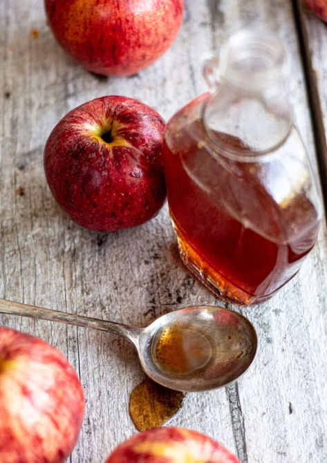 Apple Syrup Recipe, How To Make Syrup, Simply Juice, How To Store Apples, Baked Apple Recipes, Canning Peaches, Homemade Waffles, Fruit Juicer, Apple Home