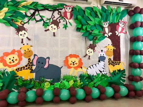 Diy Animal Theme Birthday Decor, Zoo Animals Classroom Decoration, Animal Decorations For Classroom, Jungle Board Ideas Classroom Themes, Jungle Preschool Theme Classroom, Jungle Birthday Board Classroom, Jungle Theme School Decorations, Jungle Decorations Party, Safari Theme Classroom Decorations