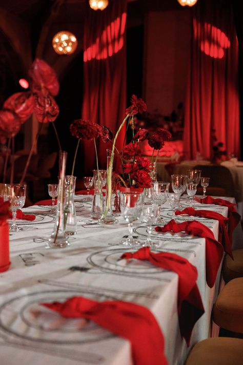 red decor and flowers for a rich and timeless wedding reception Red Romantic Wedding Theme, Red Rose Engagement Party, Valentines Wedding Decor, Cherry Red Wedding Theme, Engagement Ideas Decoration, Red Event Decor, Red Wedding Decorations Elegant, Deep Red Wedding Theme, Giant Wedding Cake