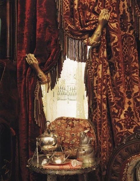 Drapes Victorian Interiors, Red Curtains, Victorian Decor, Velvet Curtains, Gothic House, Victorian Homes, Old World, Boho Chic, House Interior