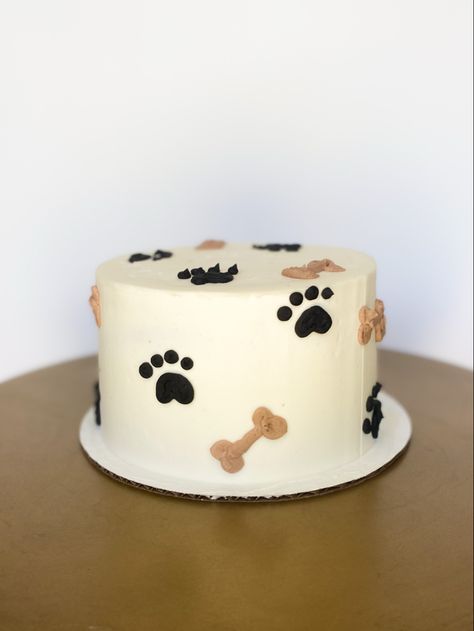 Dog Cake 1st Birthday, Dog's Birthday Cake, Birthday Cake For Puppy, White Puppy Cake, Cake Designs For Dog Birthday, Pug Party Ideas, Dog Birthday Cake Aesthetic, 2nd Birthday Puppy Cake, Cakes For Dogs Design