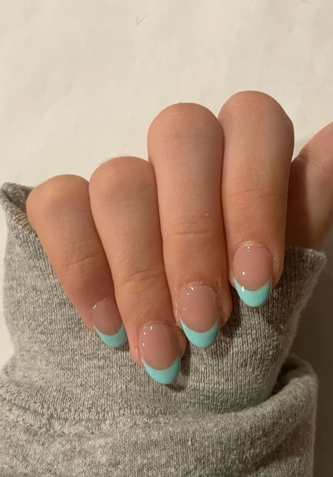 Beach Simple Nail Designs, Cute Easy French Tip Nails, Vacation Nail Ideas Simple, Cute Nails No Tips, Cute Plain French Tip Nails, Beach Nails Tips, Cute Short Almond Nails French Tip, Aquamarine French Tip Nails, Aqua French Tips