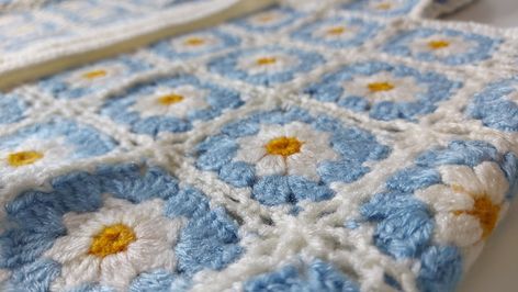 Inspired from Mango handmade crocheted daisy motif top Daisy Granny Square Top, Crochet Daisy Sweater, Crochet Daisy Top, Daisy Crochet Top, Crocheted Daisy, Easy Crochet Sweater, Daisy Sweater, Diy Crochet Top, Mango Sweater