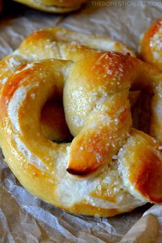 Soft Pretzel Recipe, Homemade Pretzels, Homemade Soft Pretzels, Pretzels Recipe, Soft Pretzels, Bread Recipes Homemade, Dinner Rolls, Pretzels, Homemade Bread