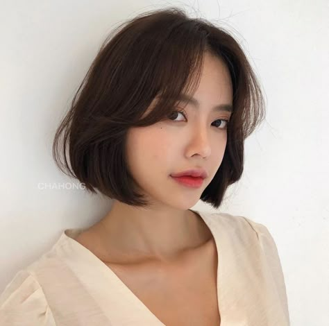 Asian Bob With Curtain Bangs, Short Length Bob With Layers, Short Asian Hair With Bangs, Short French Bob Thick Hair, Haircut Ideas Trendy, Sleek Short Hair, Hairstyle Ideas Easy, Korean Short Hair, Asian Short Hair