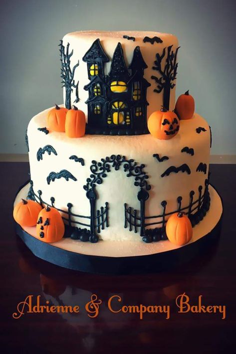 Cute Halloween Birthday Cake, Halloween Birthday Cakes For Kids, Mini Halloween Cakes, Halloween Cakes For Kids, Halloween Meal Ideas, Halloween Cakesicles, Halloween Cakes Diy, Halloween Cake Design, Halloween Meal