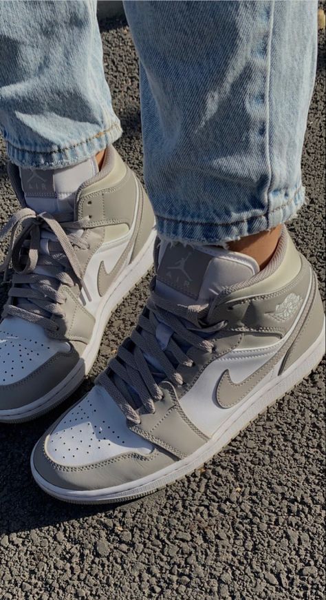 Best Mens Shoes, Jordan 1 Mid Linen, Linen Shoes, Mens Shoes Casual, Pretty Sneakers, White Nike Shoes, All Nike Shoes, Best Shoes For Men, Cute Nike Shoes